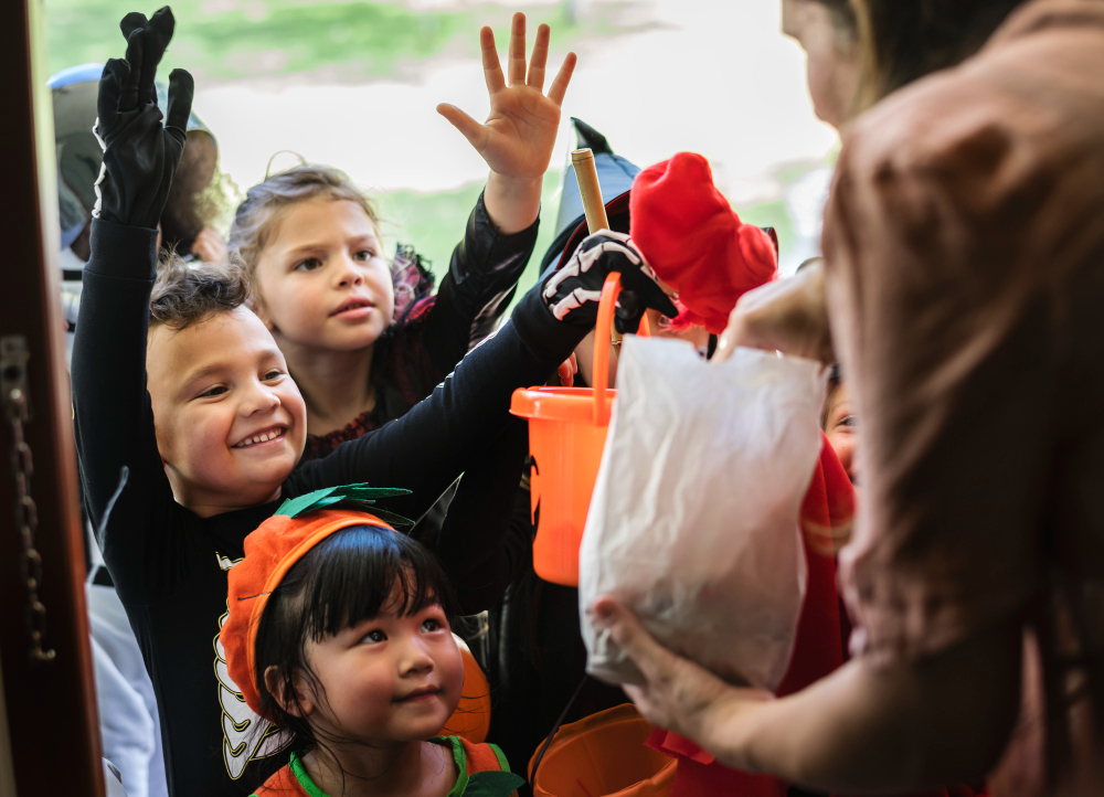 little-children-trick-treating-halloween